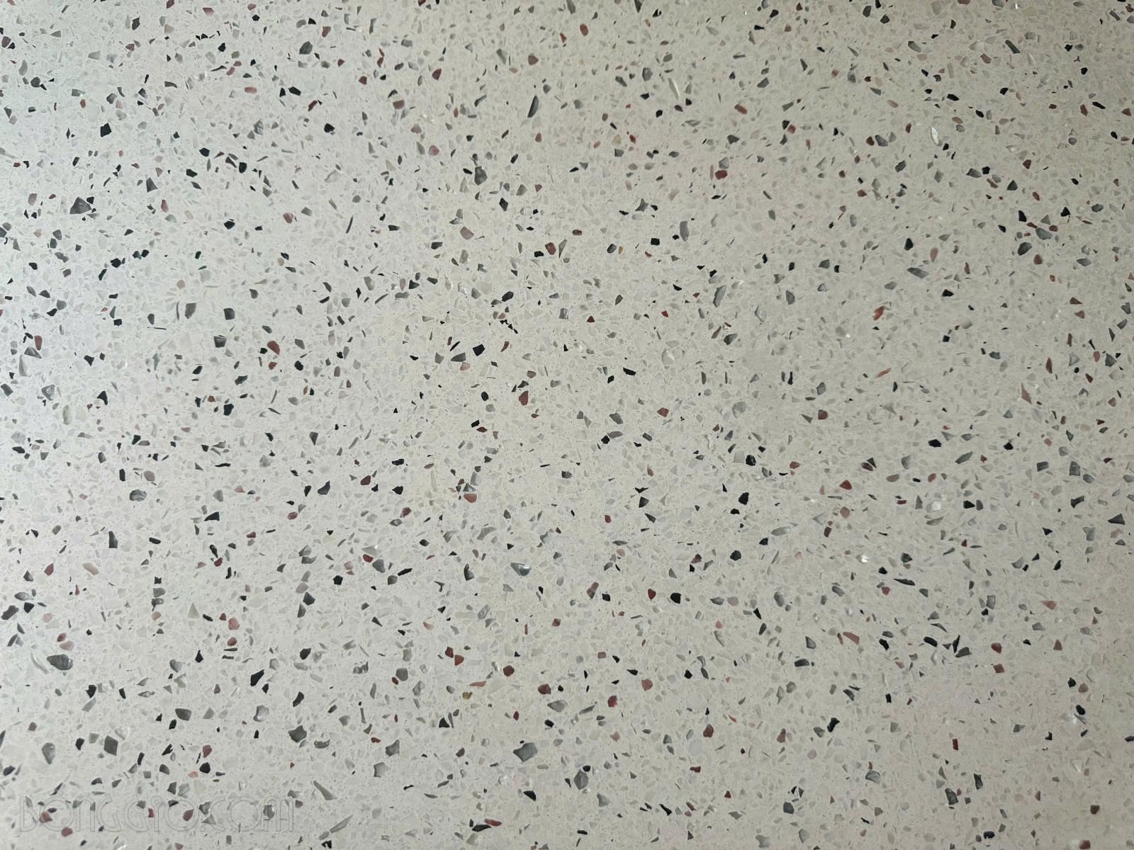 Gạch đá mài Thủy tinh đen hồng 3 - 6mm nền trắng ST01-TTDH36 9 Gạch đá mài Thủy tinh đen hồng 3-6mm nền trắng ST01-TTDH36