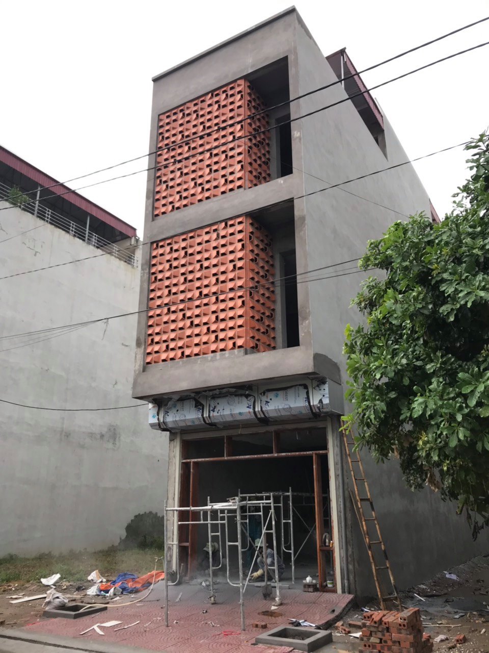 Xây tường mặt tiền bằng bông gió đất nung Xây tường mặt tiền bằng bông gió đất nung